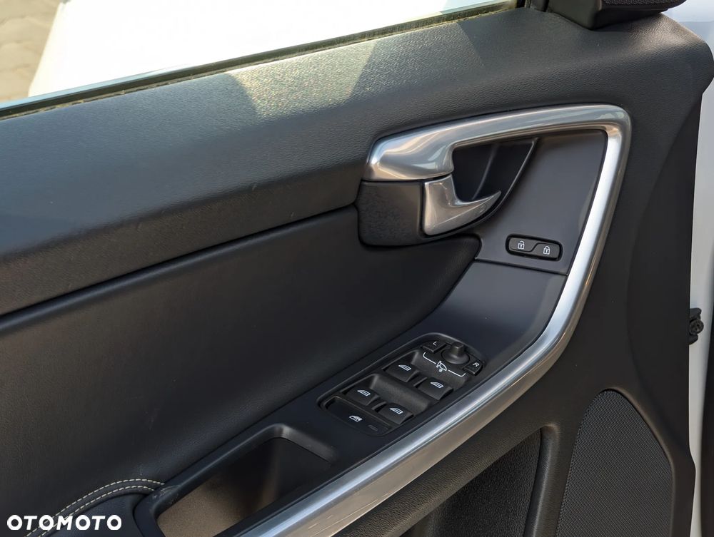Volvo XC 60 D4 Geartronic RDesign - 19
