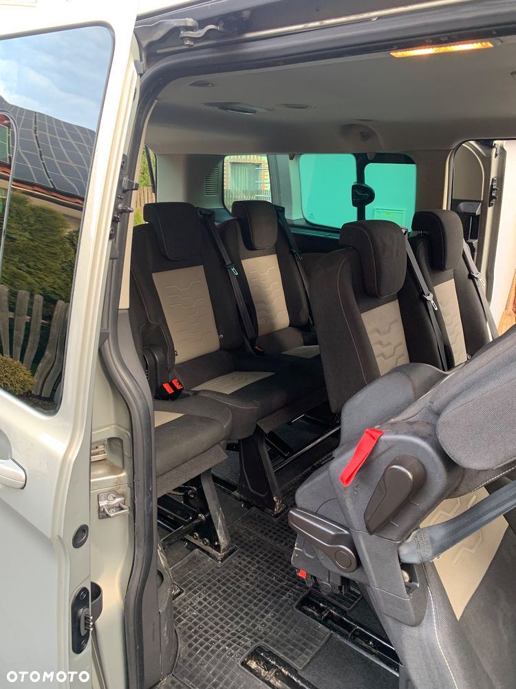 Ford Tourneo Custom - 11