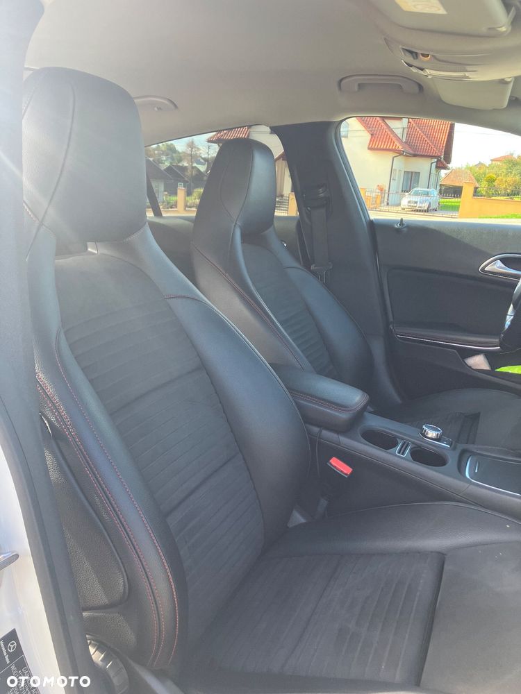 Mercedes-Benz CLA 220 4-Matic - 18
