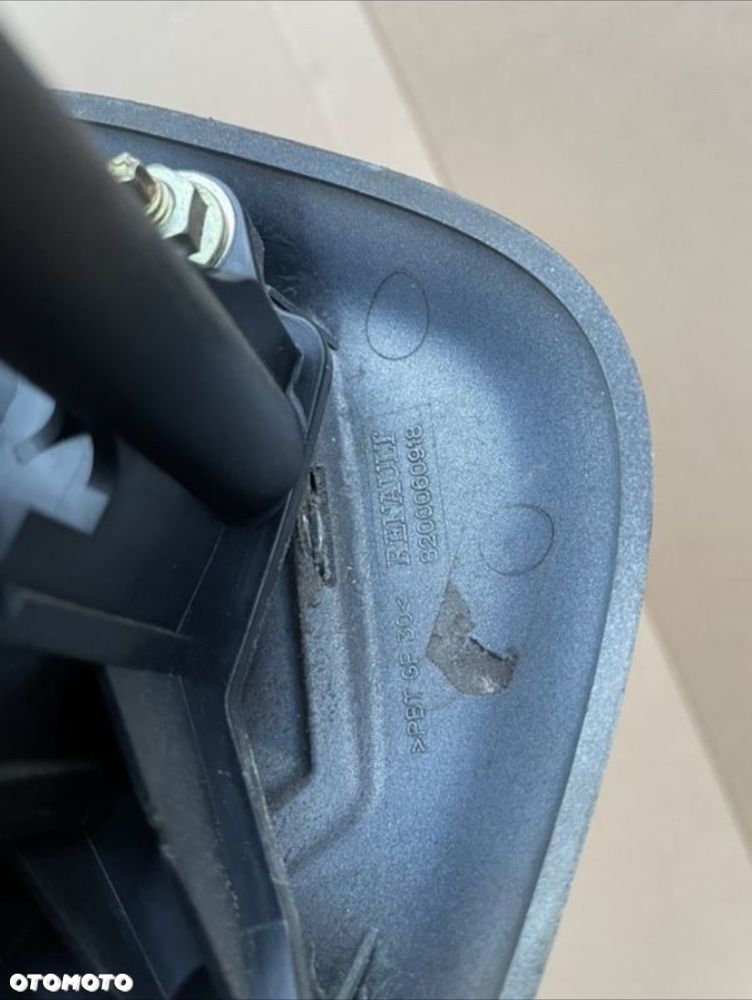 8200060918 emblemat klamka tył klapy renault clio 2 II lift - 3