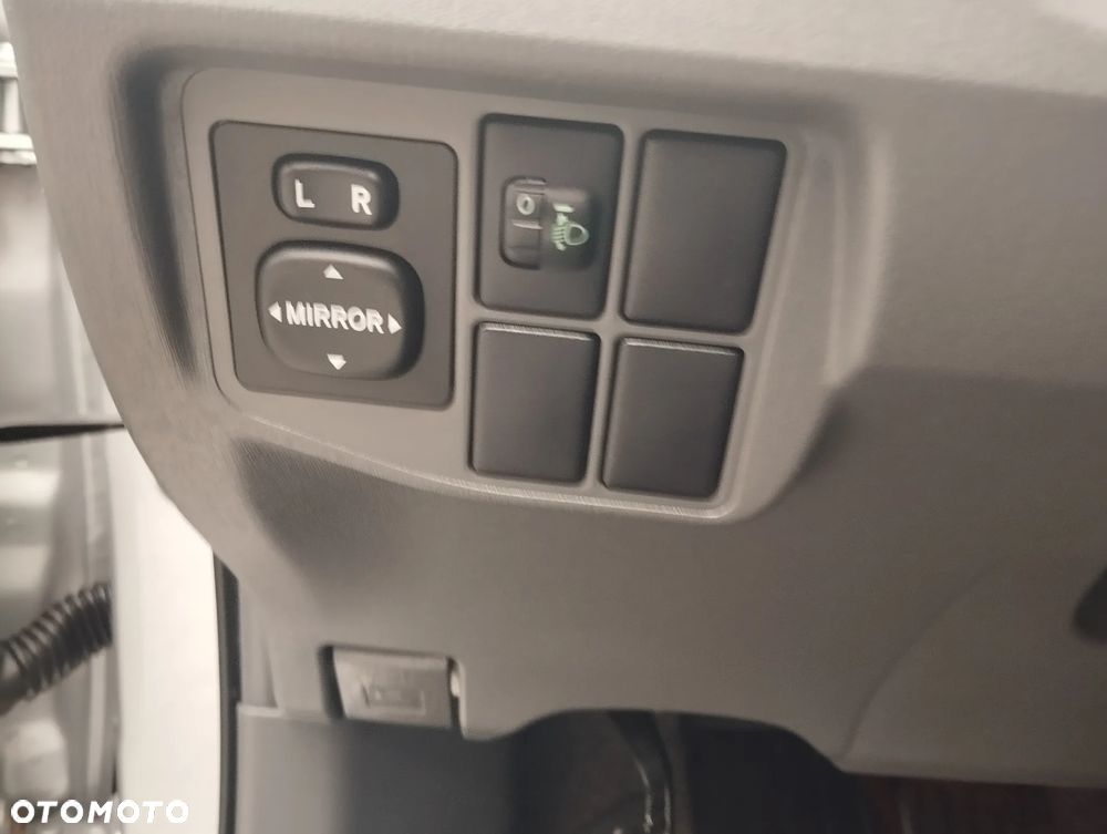 Toyota Prius (Hybrid) Comfort - 17