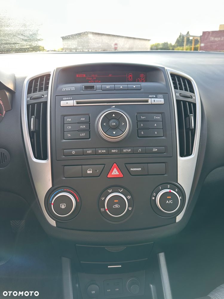 Kia Ceed - 28