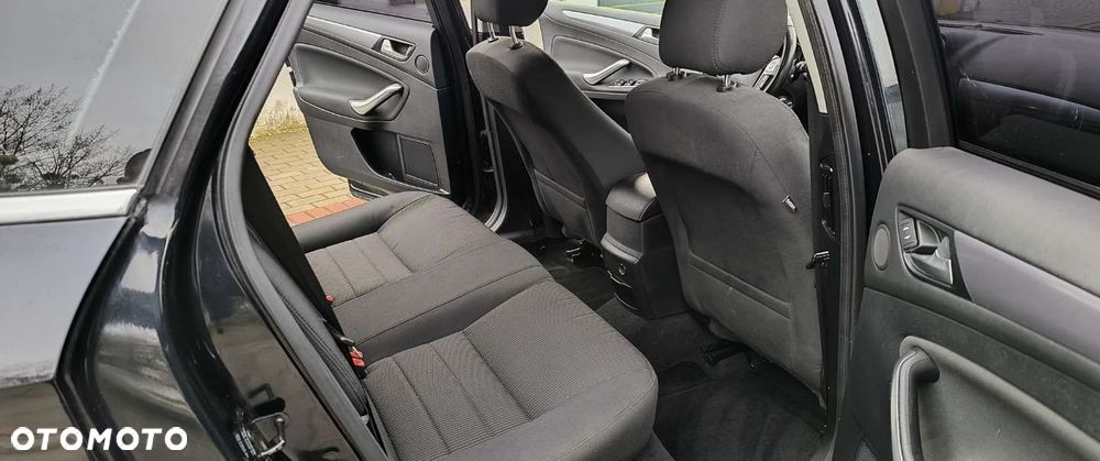 Ford Mondeo SW 2.0 EcoBoost Titanium - 35
