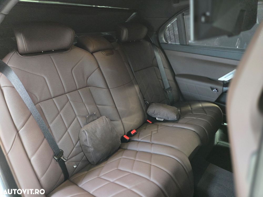 BMW Seria 7 740d xDrive MHEV - 10