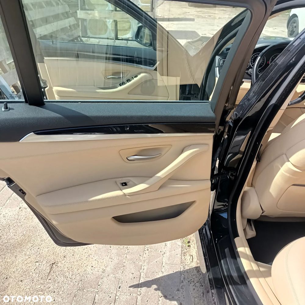 BMW Seria 5 530d xDrive - 17