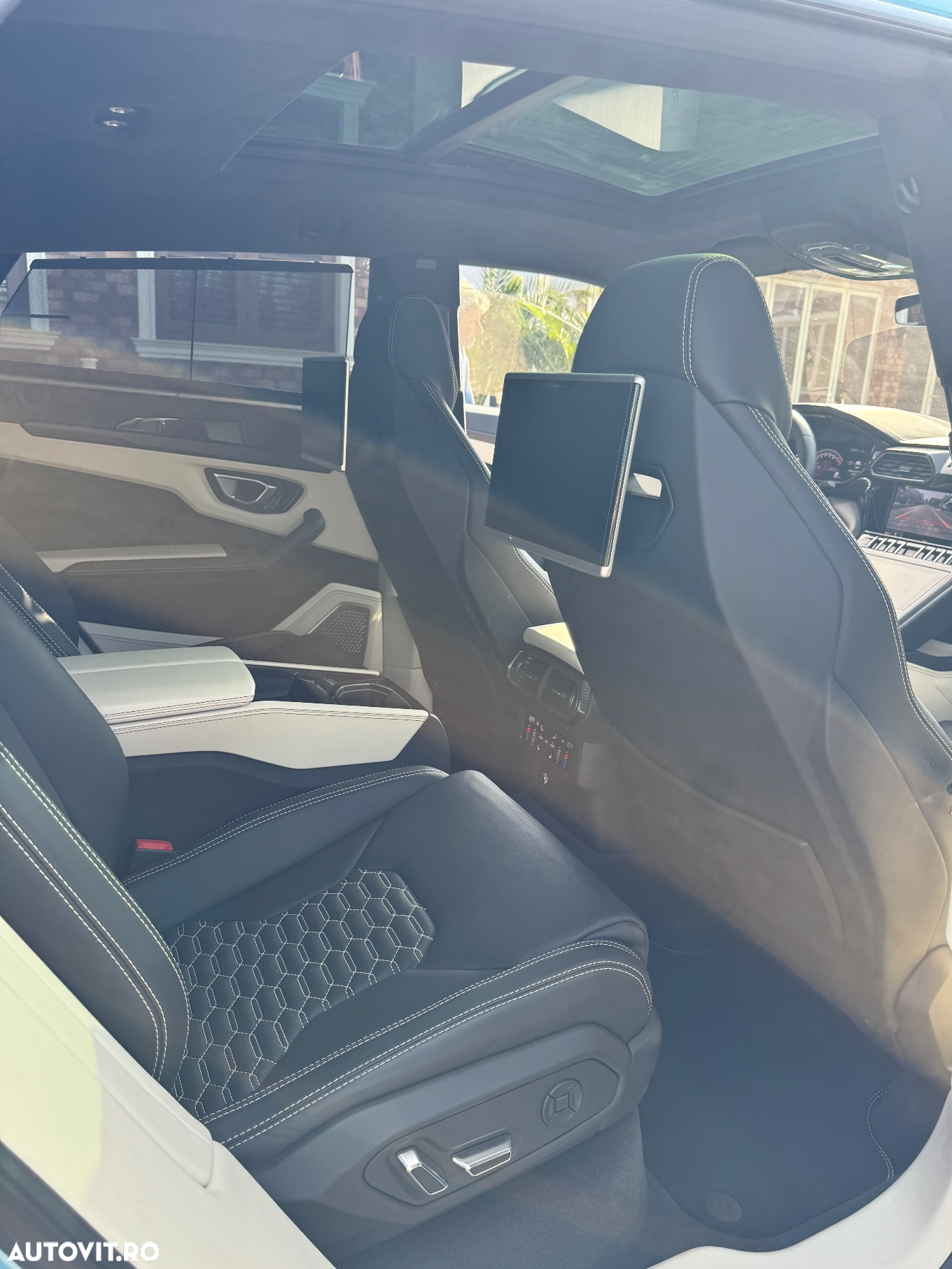 Lamborghini URUS Standard - 15