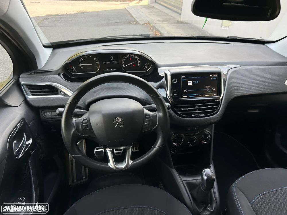 Peugeot 208 1.2 PureTech Style - 11