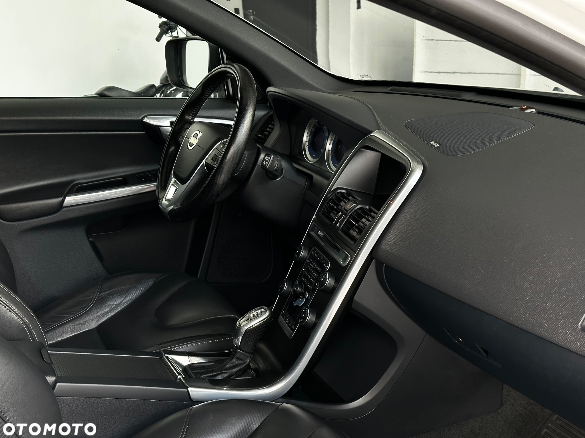 Volvo XC 60 T6 AWD R-Design - 28