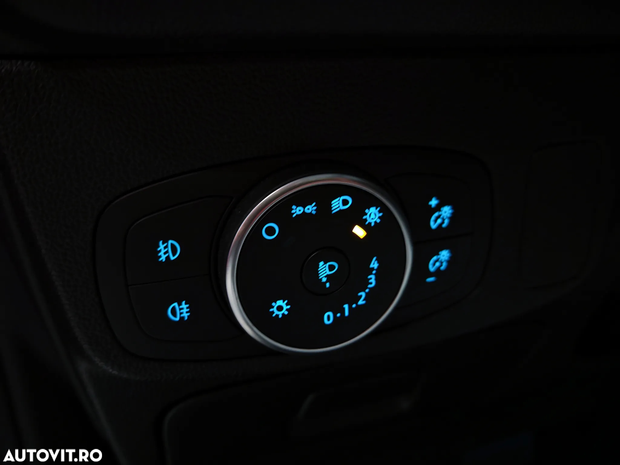 Ford Focus Turnier 1.5 EcoBlue Start-Stopp-System Aut. TITANIUM - 25