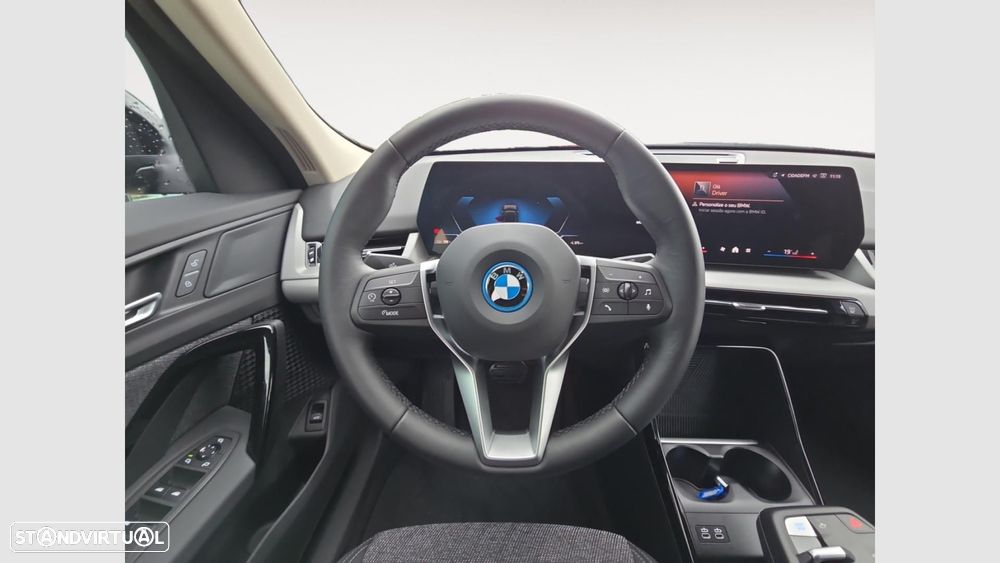 BMW ix2 eDrive20 - 13