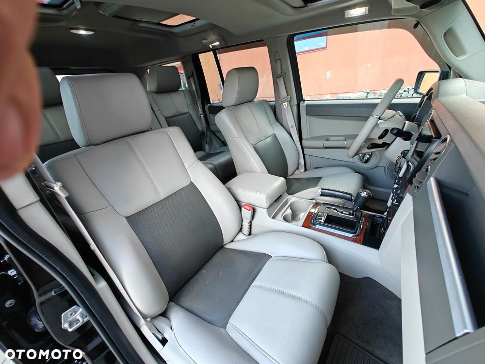 Jeep Commander 5.7 V8 Limited - 31