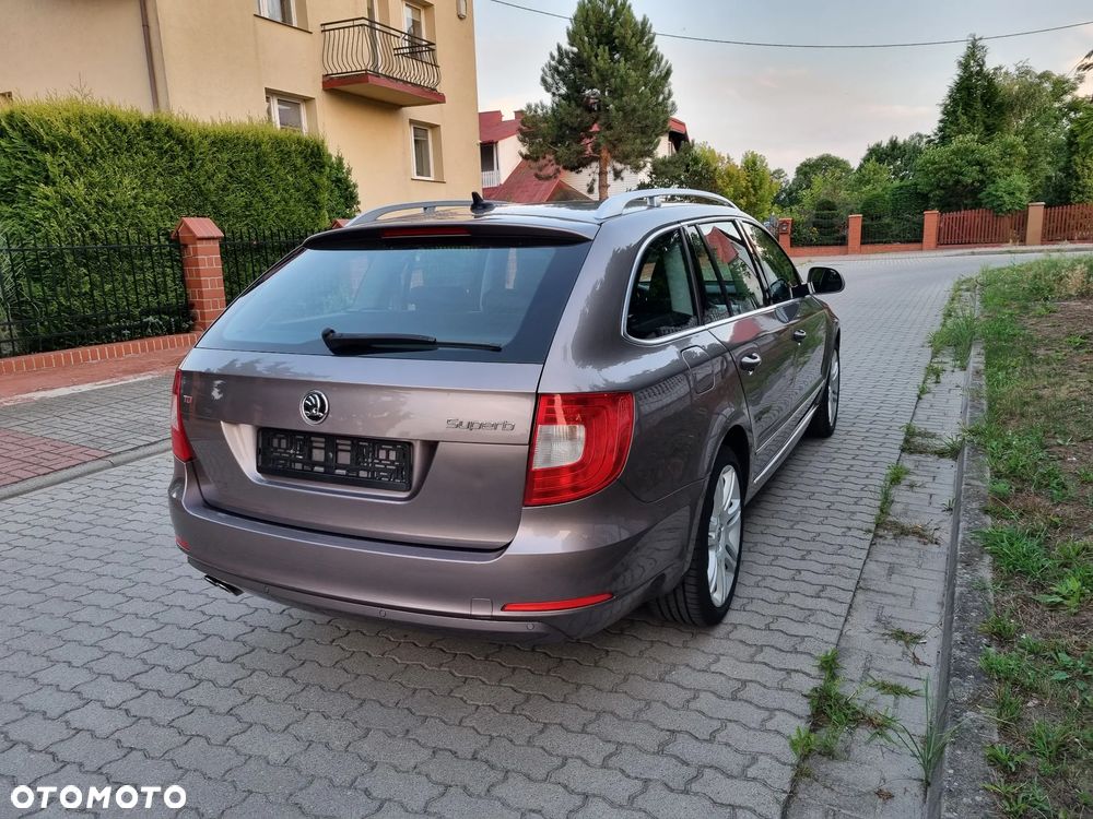 Skoda Superb 2.0 TDI Elegance DSG - 6
