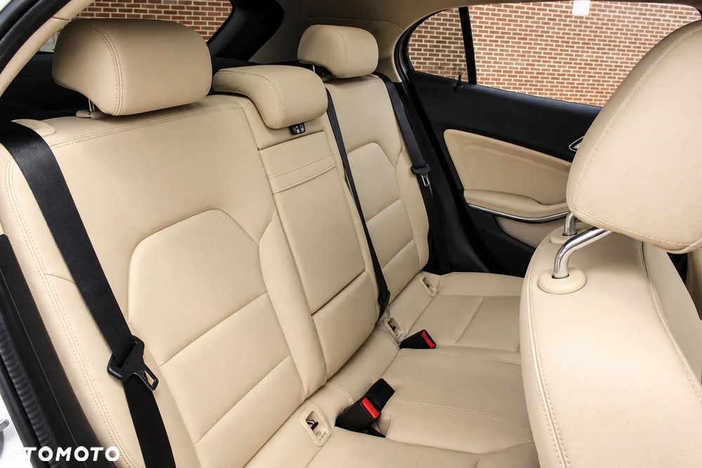 Mercedes-Benz GLA 250 4Matic 7G-DCT AMG Line - 13