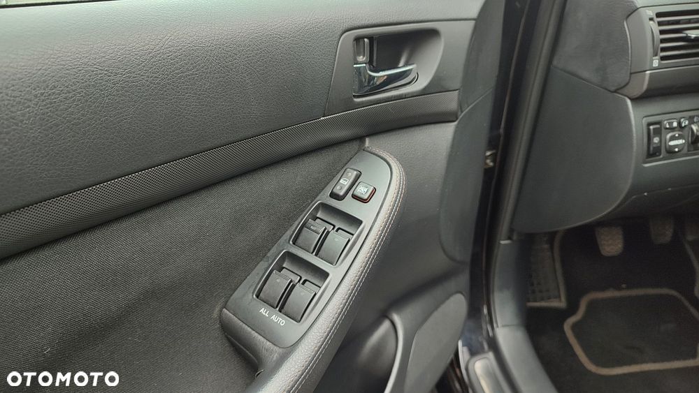 Toyota Avensis 1.8 VVT-i Executive - 34