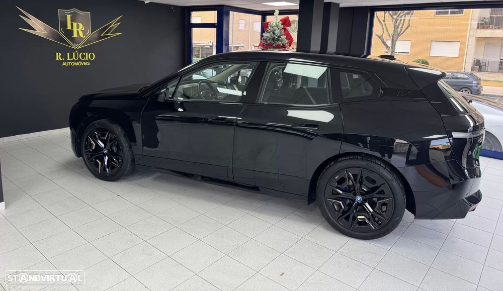 BMW iX xDrive 40 Pack Desportivo - 16