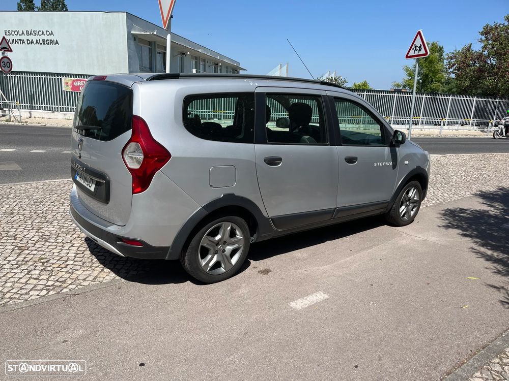 Dacia Lodgy 1.2 TCe Confort 7L - 6