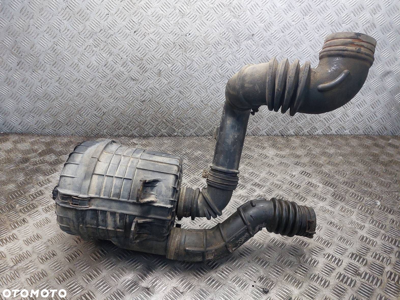 OBUDOWA FILTRA POWIETRZA + RURA DOLOT KIA BONGO K2700 II LIFT 2.7 D - 4