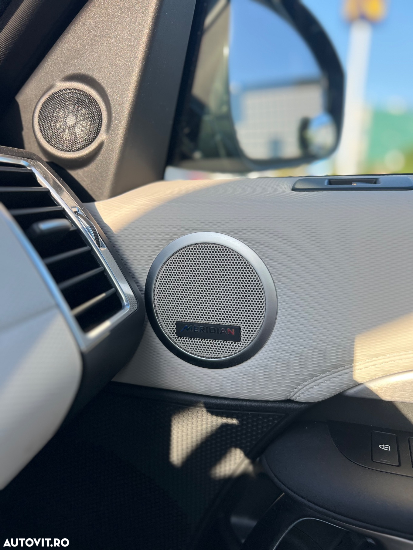Land Rover Discovery 3.0D 250 MHEV R-Dynamic SE - 10