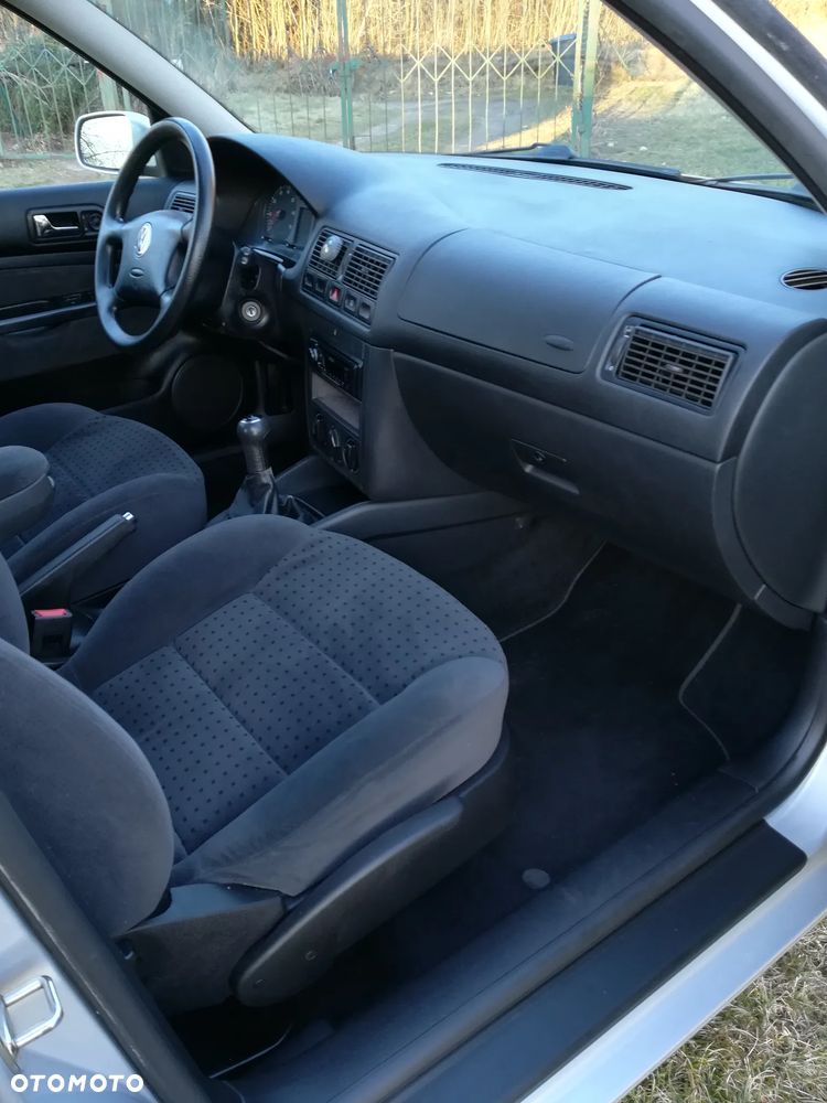 Volkswagen Golf 1.6 Comfortline - 12