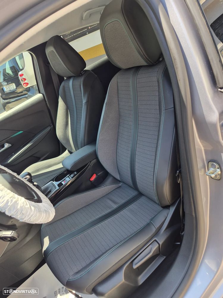 Peugeot 208 1.2 PureTech Allure - 18