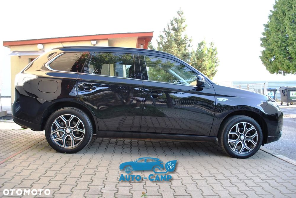 Mitsubishi Outlander Instyle NAVI + - 12