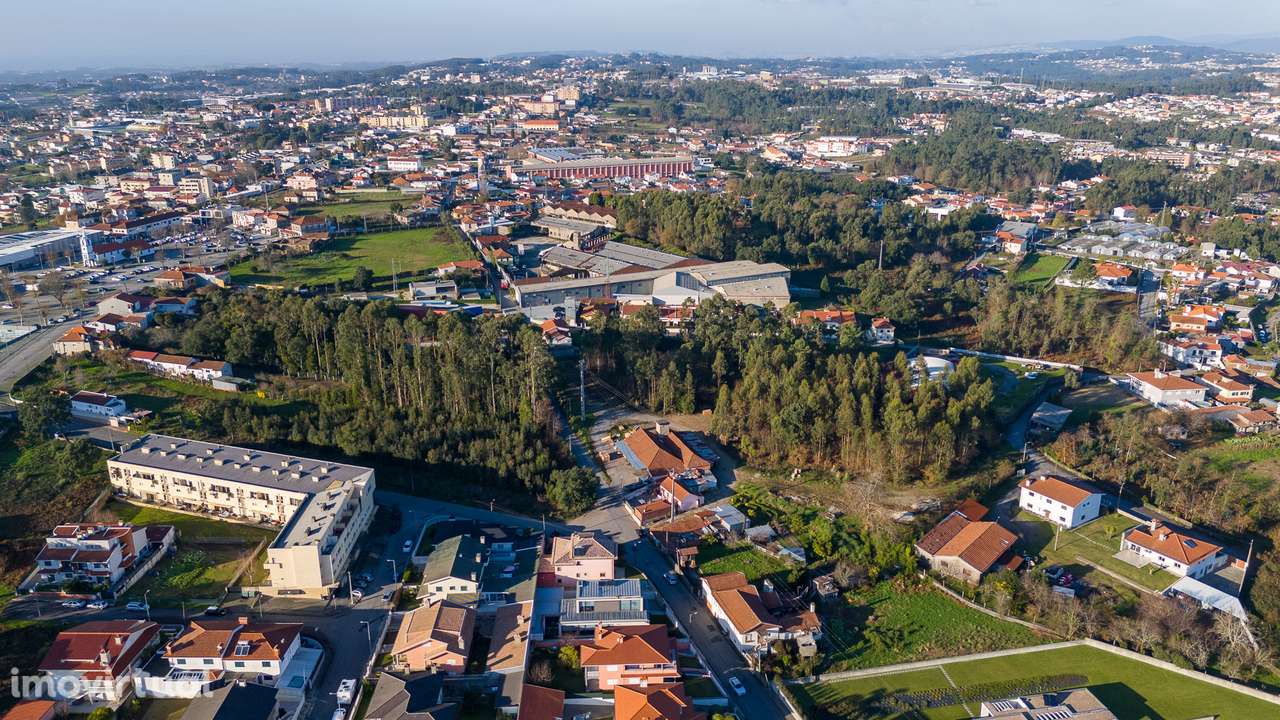 Moradia T3 com piscina em Fiães, Santa Maria da Feira - Grande imagem: 3/56