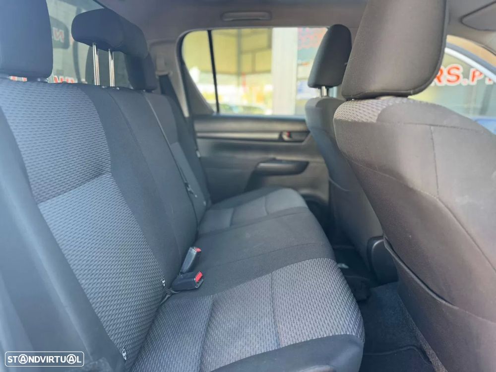 Toyota Hilux 2.4 D-4D 4WD CD CM - 18