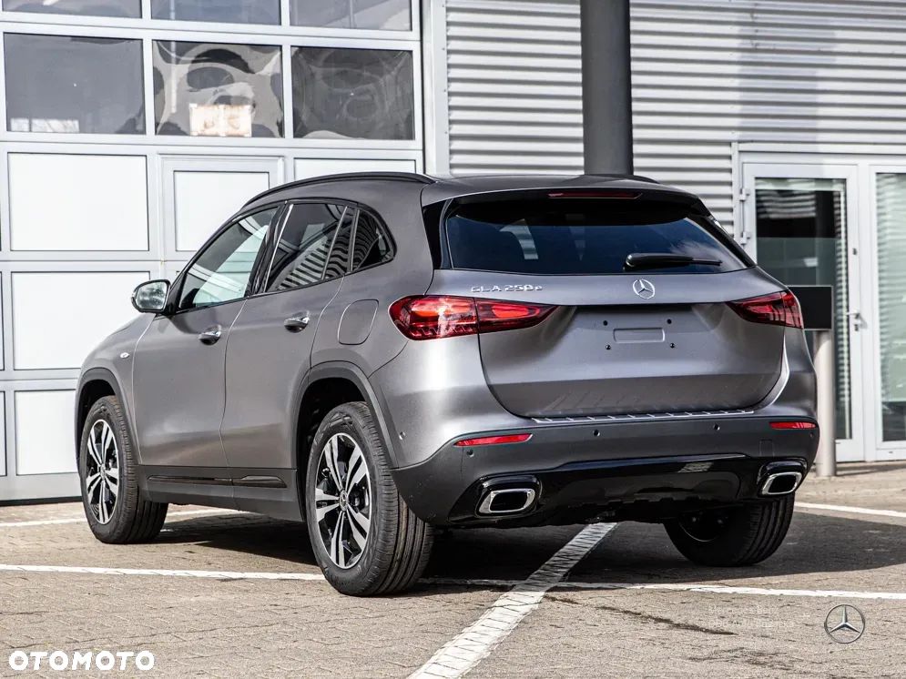 Mercedes-Benz GLA 250e Progressive - 4