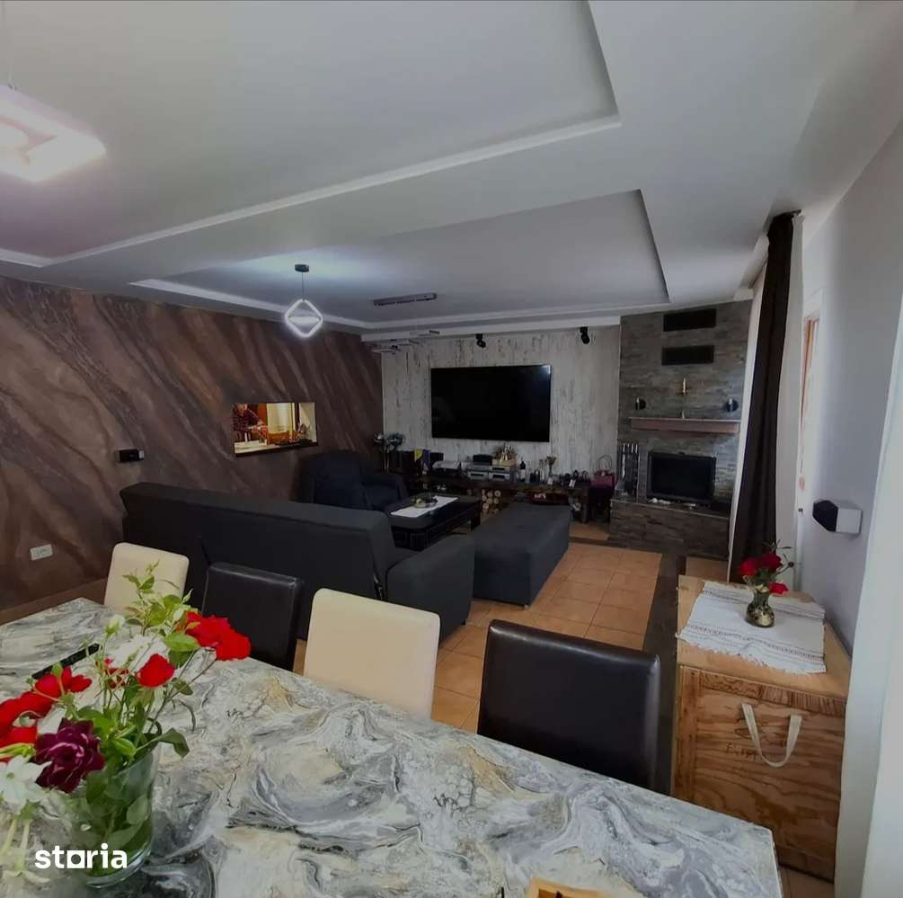 Casa spatioasa intr-o zona de poveste !! - Imagine principală: 2/19