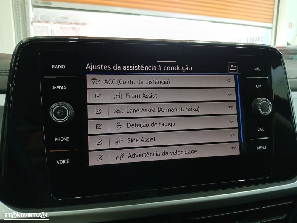 VW T-Roc 1.5 TSI Urban DSG - 26
