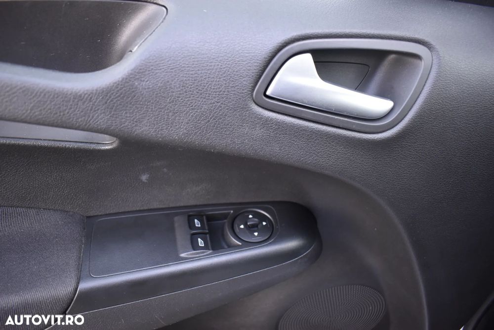 Ford Transit Courier - 27