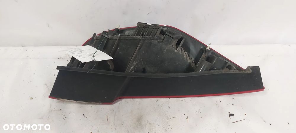 .  TYL TYLNA LAMPA PRAWA RENAULT SCENIC 3 - 5
