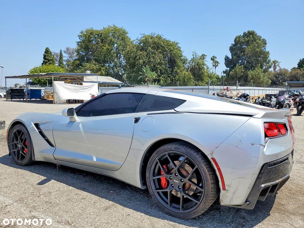Chevrolet Corvette - 3