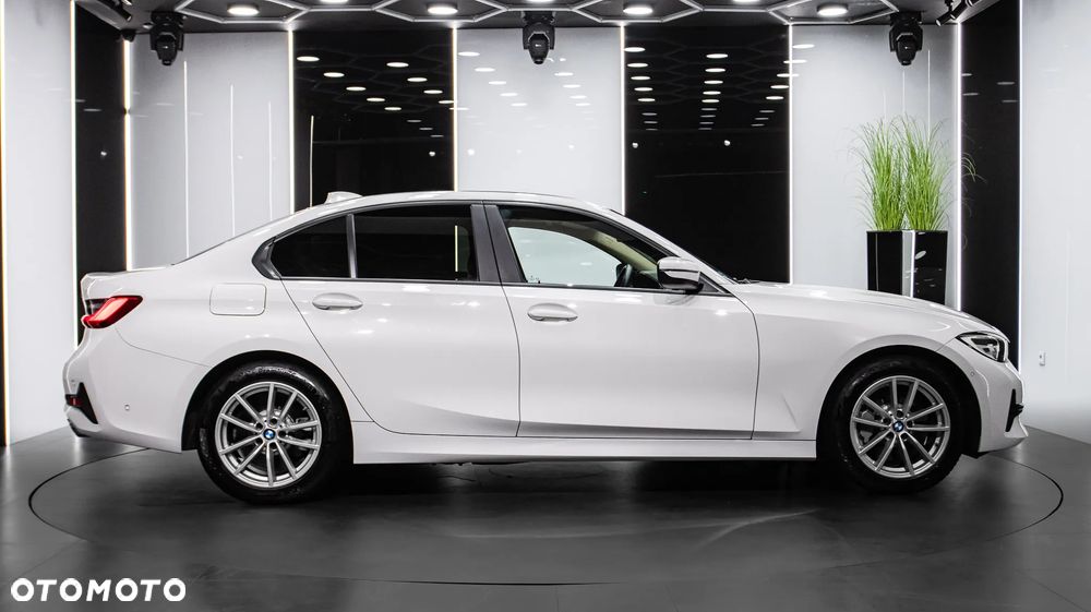 BMW Seria 3 330e Sport - 10
