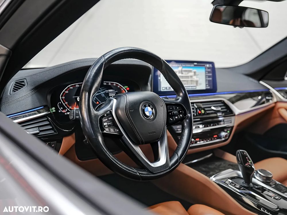 BMW Seria 5 530i Aut. Luxury Line - 13