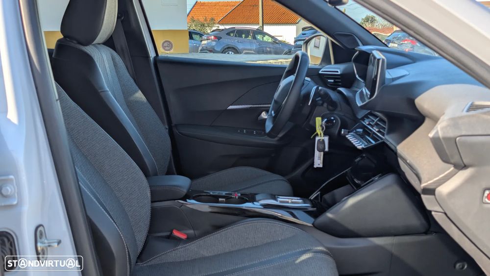 Peugeot 2008 1.2 PureTech GT EAT8 - 17