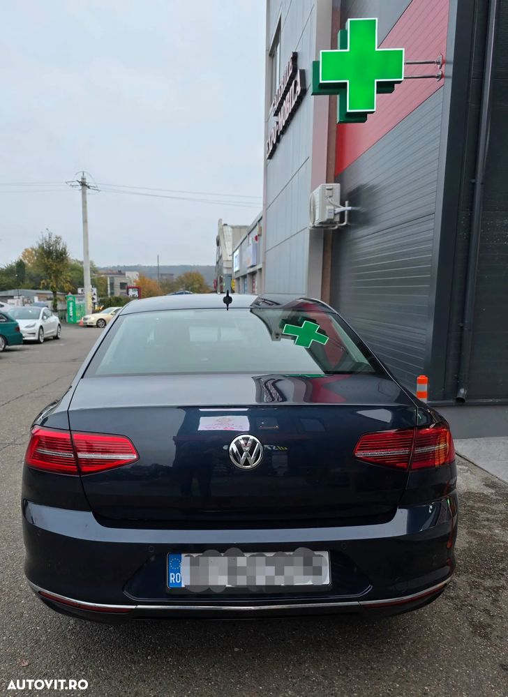 Volkswagen Passat - 4