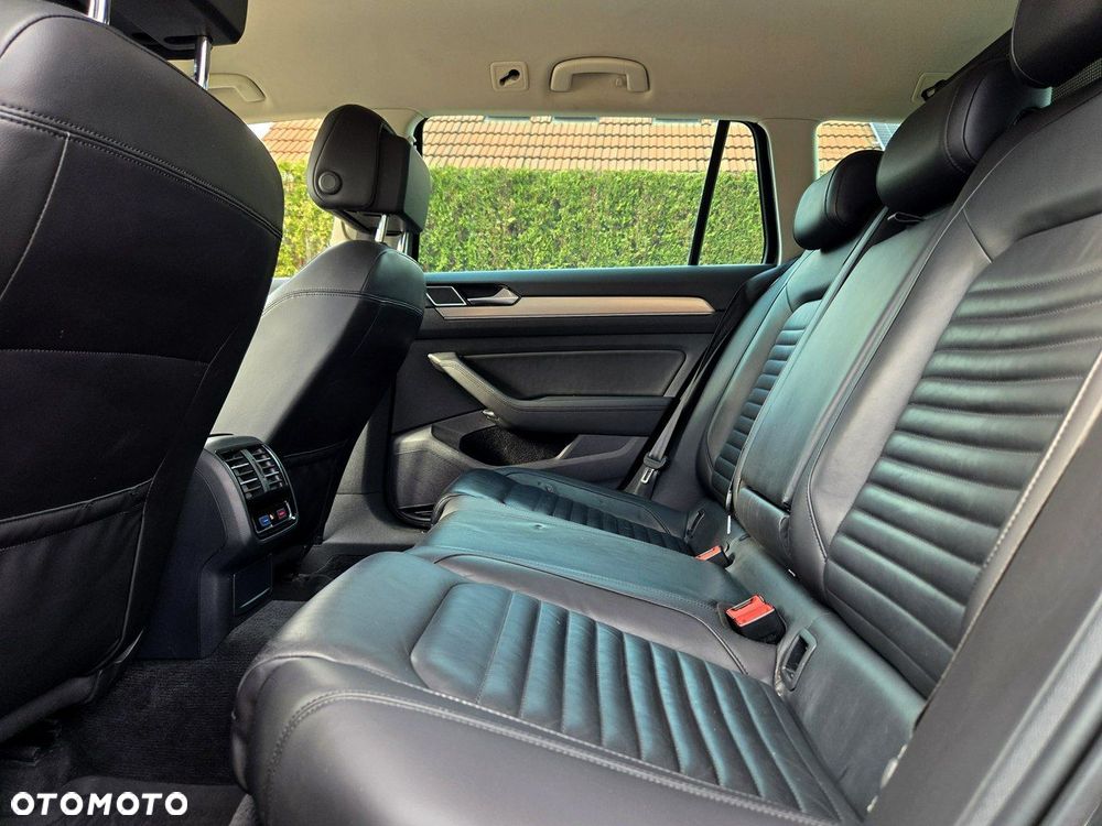 Volkswagen Passat - 11