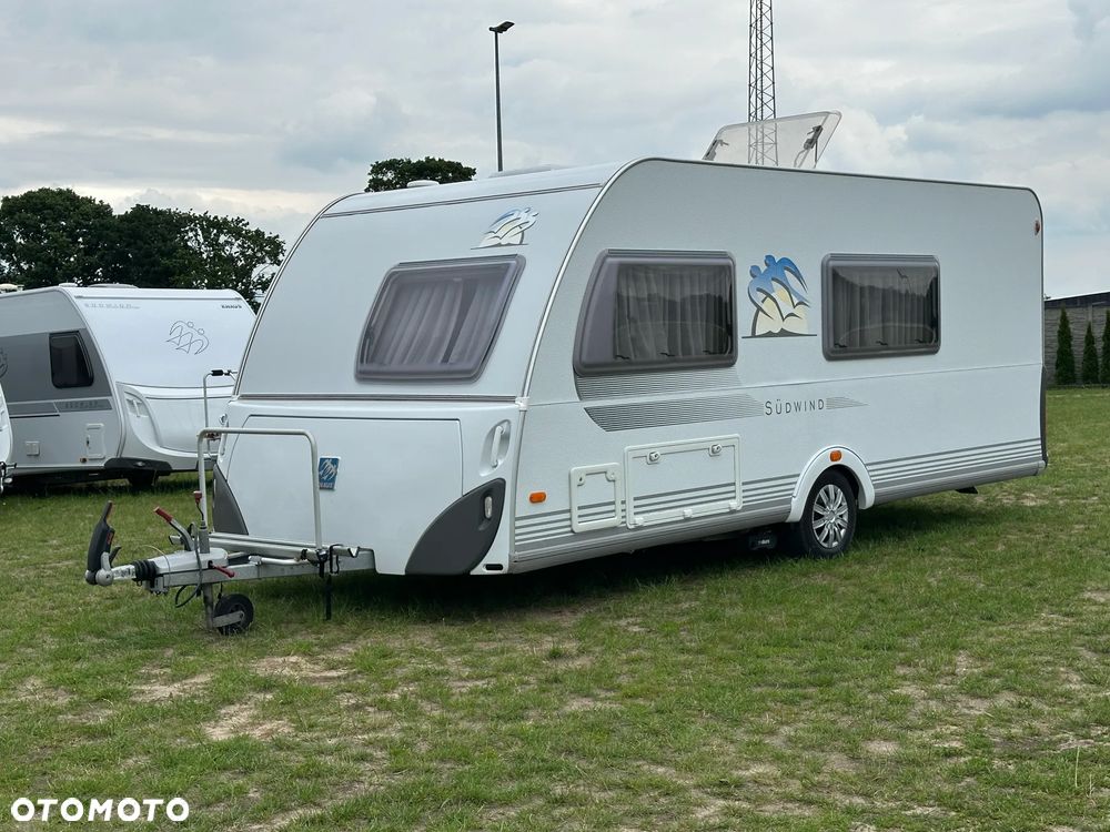 KNAUS 500 SUDWIND z napędem, markizą i łóżkami piętrowymi- 6os. - 5