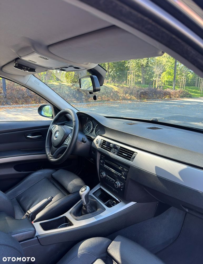BMW Seria 3 318d - 14