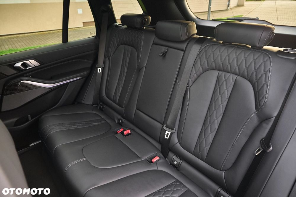 BMW X5 M50i - 29