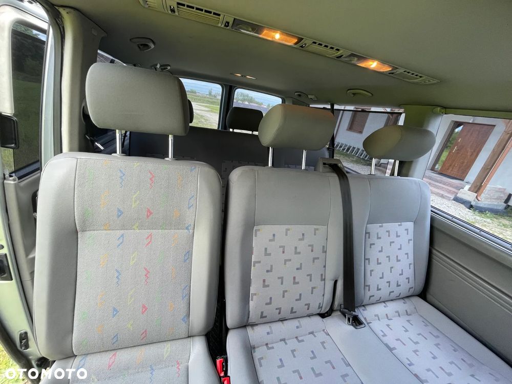 Volkswagen Caravelle - 9