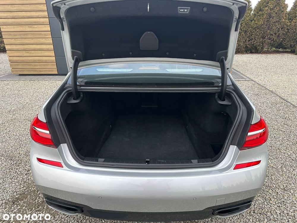 BMW Seria 7 750Li xDrive - 25