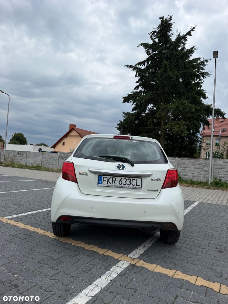 Toyota Yaris Hybrid 100 Premium - 7