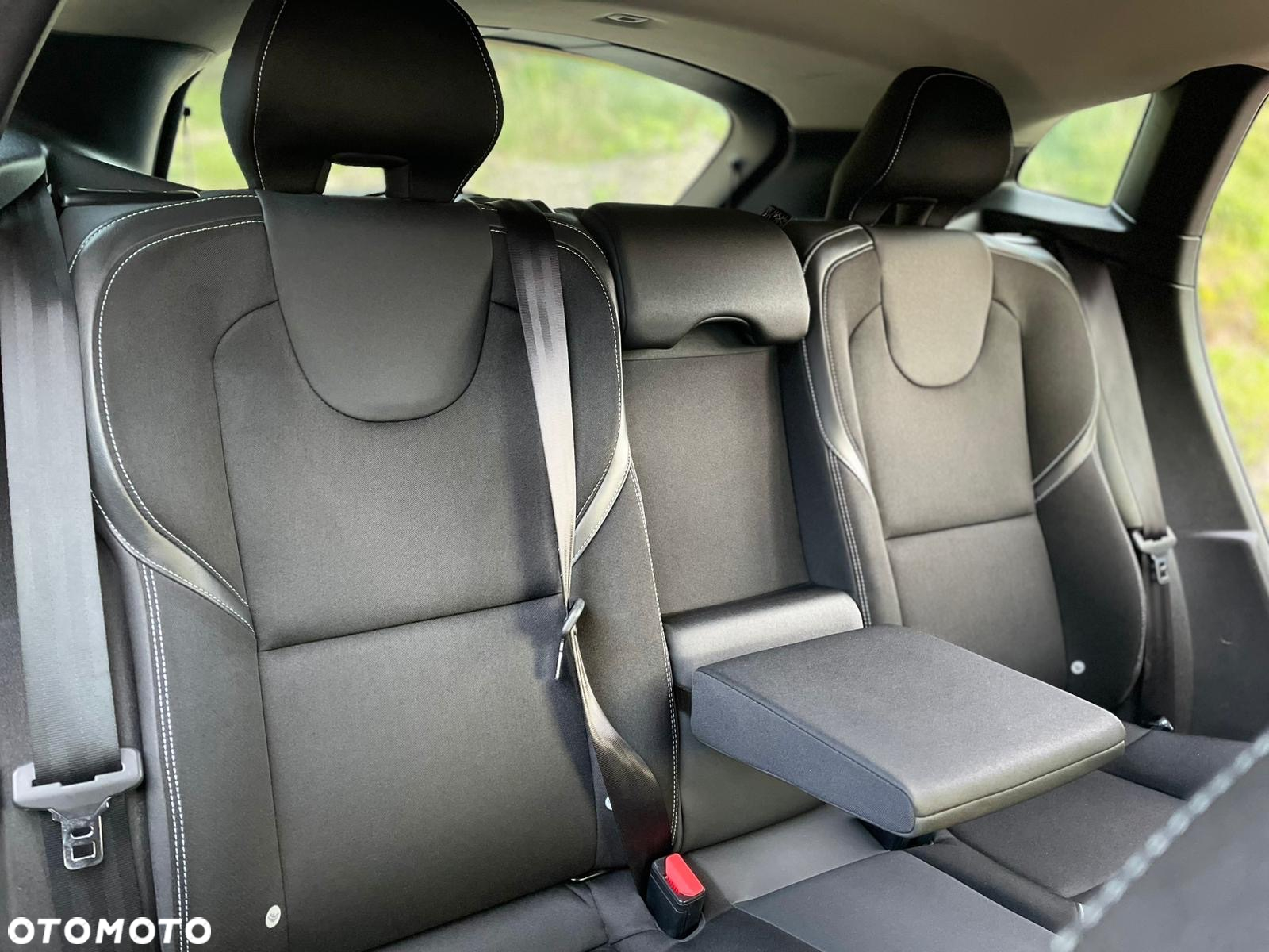 Volvo V40 D3 Geartronic - 26