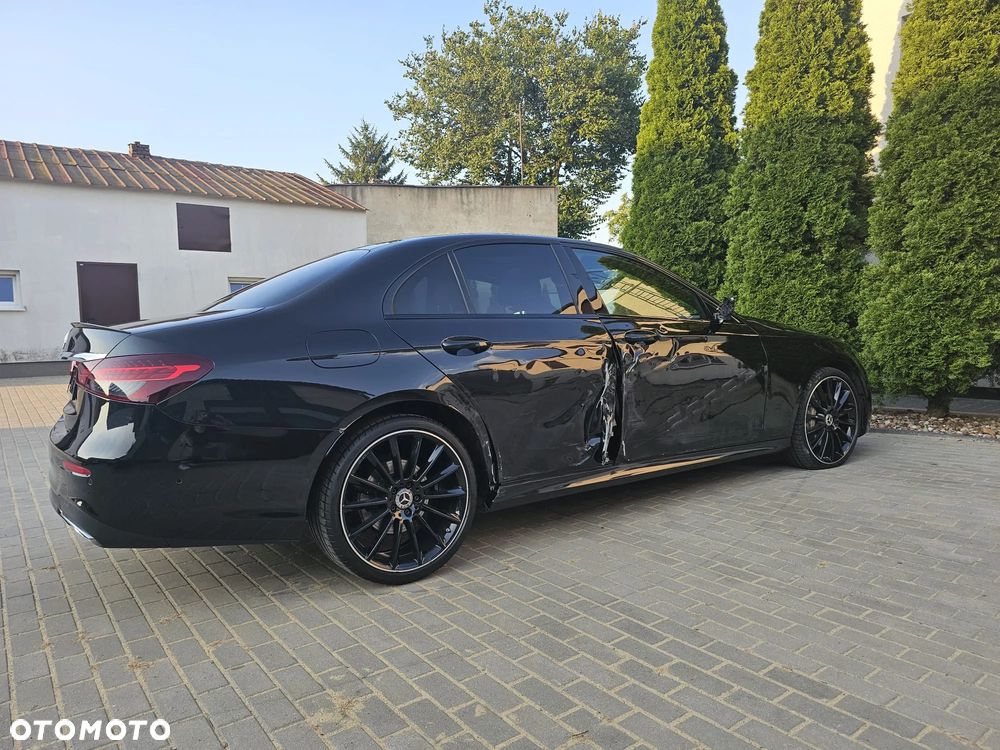 Mercedes-Benz Klasa E 300 9G-TRONIC AMG Line - 9