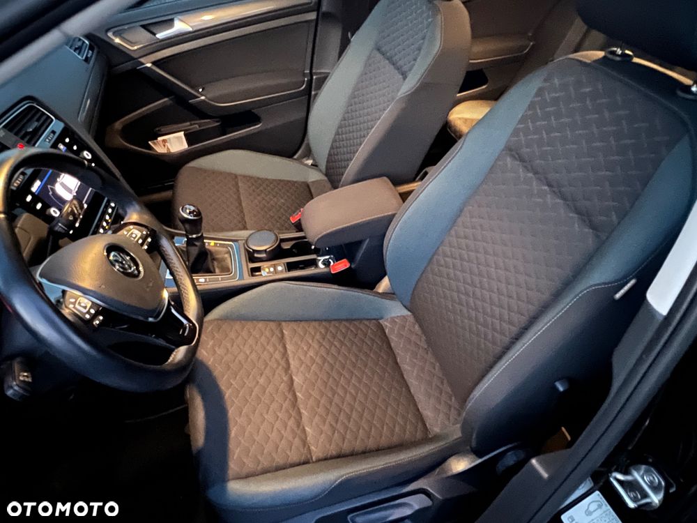 Volkswagen Golf - 11
