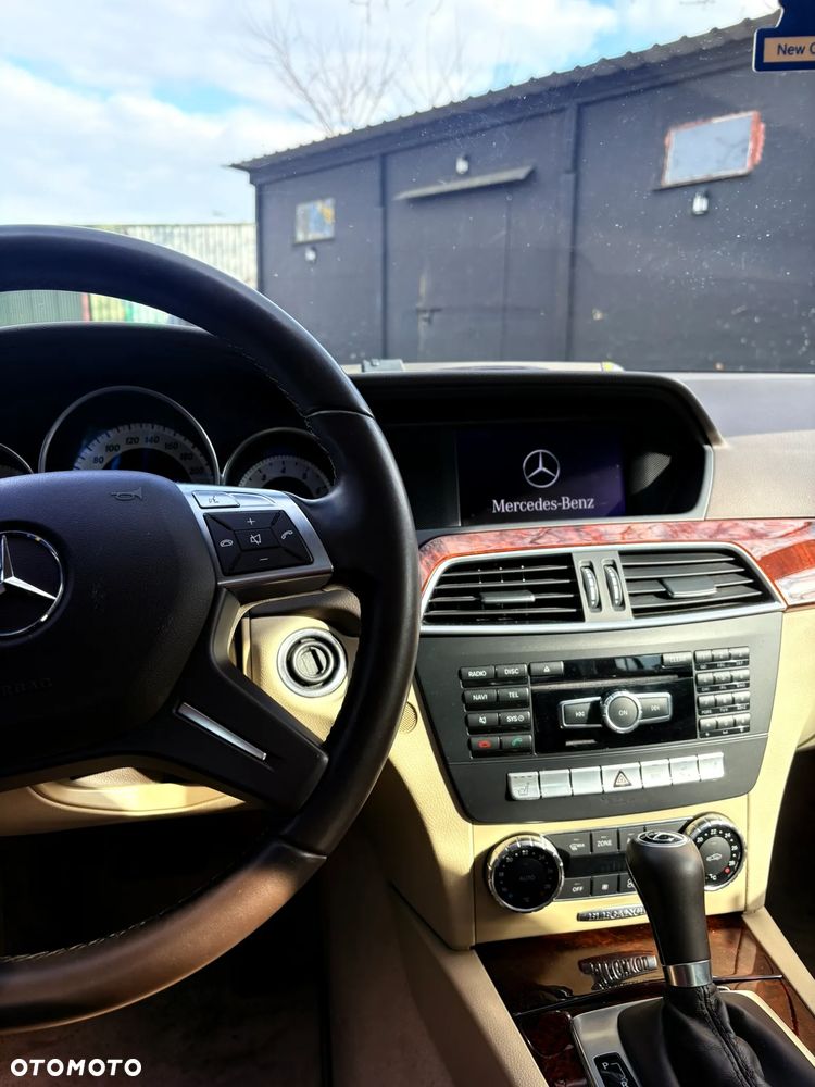 Mercedes-Benz Klasa C 180 CGI Automatik BlueEFFICIENCY Elegance - 20