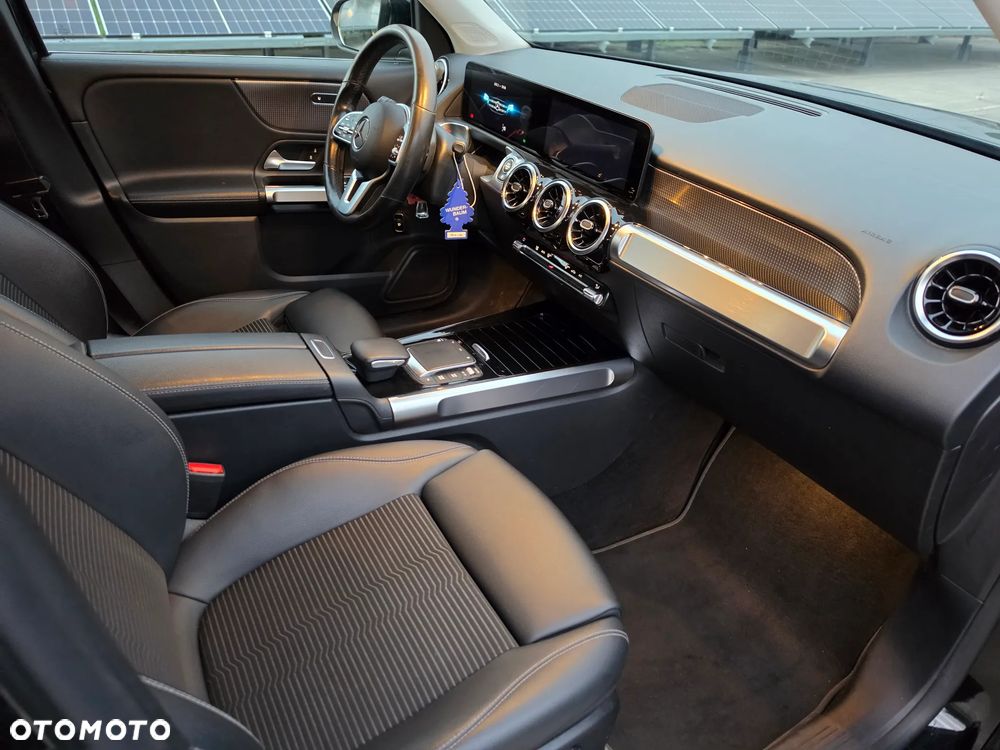 Mercedes-Benz GLB - 10