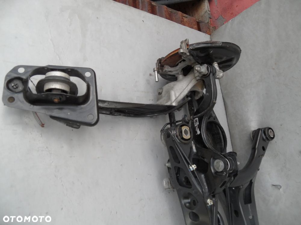 ZAWIESZENIE PRAWY TYŁ AUDI Q3 II TIGUAN 5NA - 2